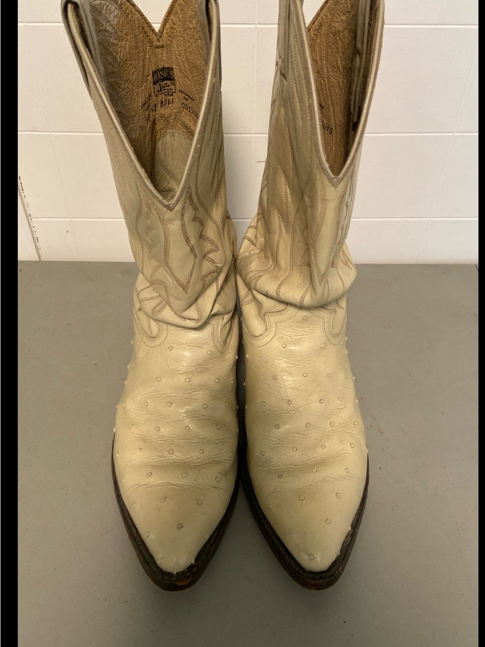 Justin Boots Cream Pointed-Toe Western Heeled Boots